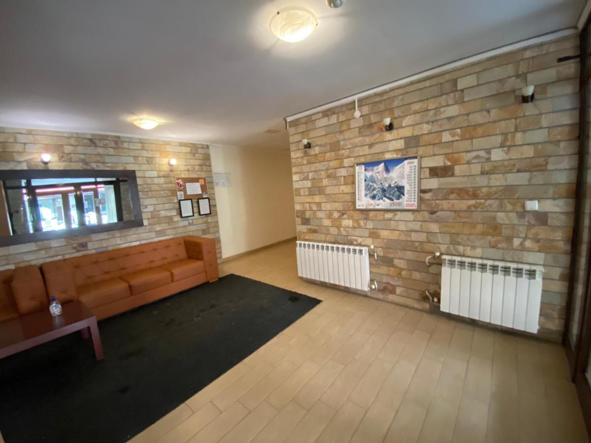 Апартамент Cedar Next To Lift One Bedroom Банско