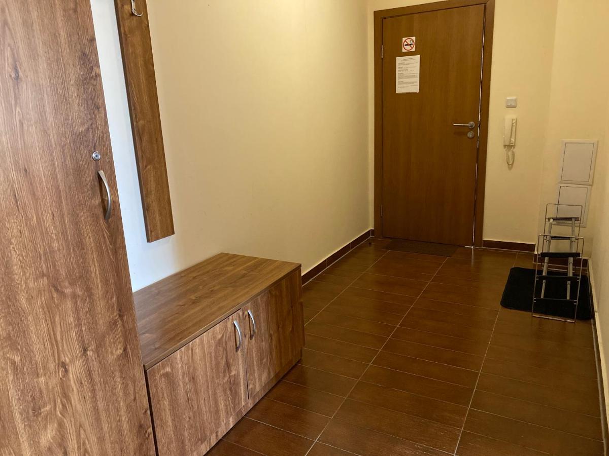 Cedar Next To Lift One Bedroom