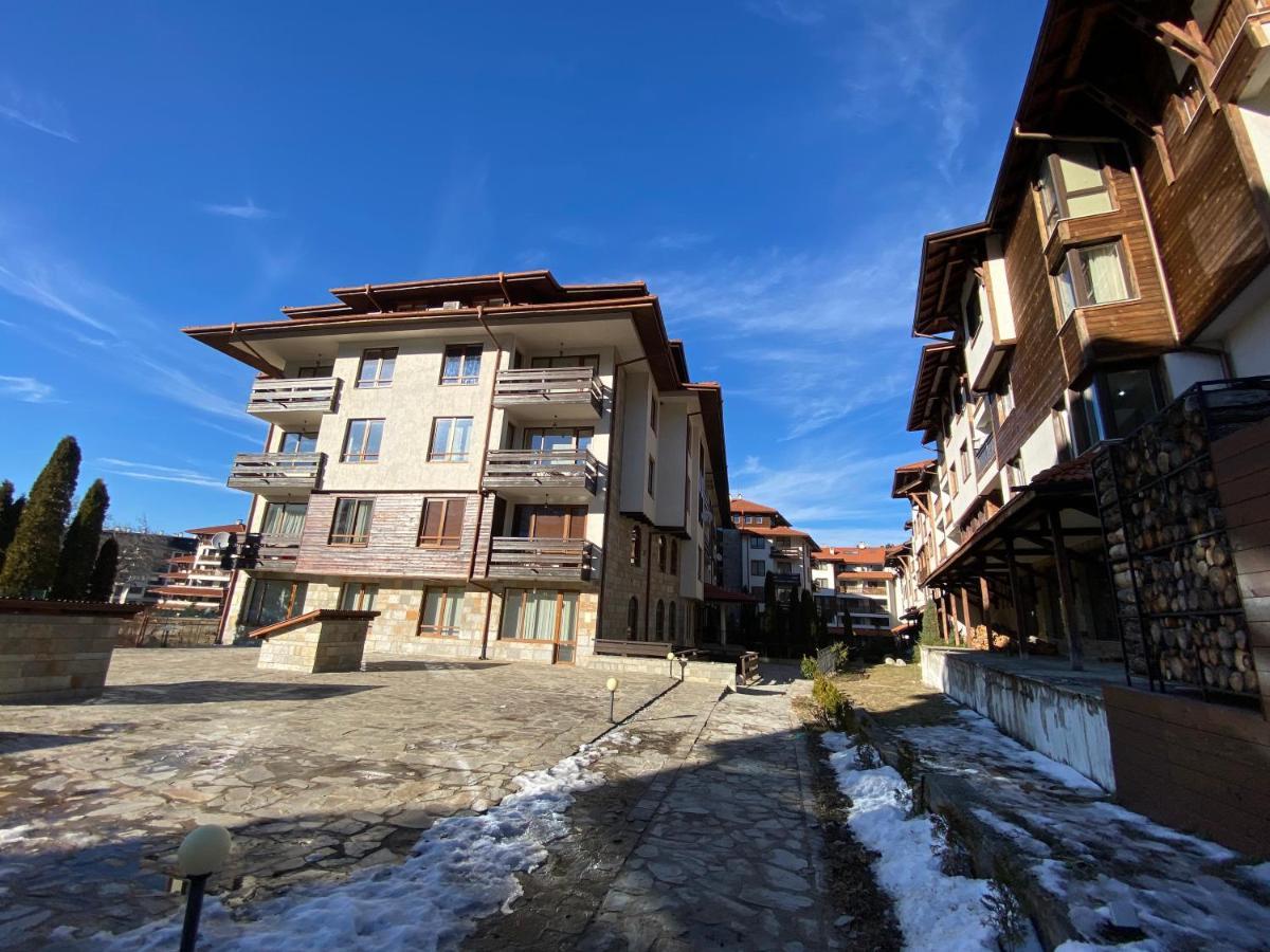 Cedar Next To Lift One Bedroom