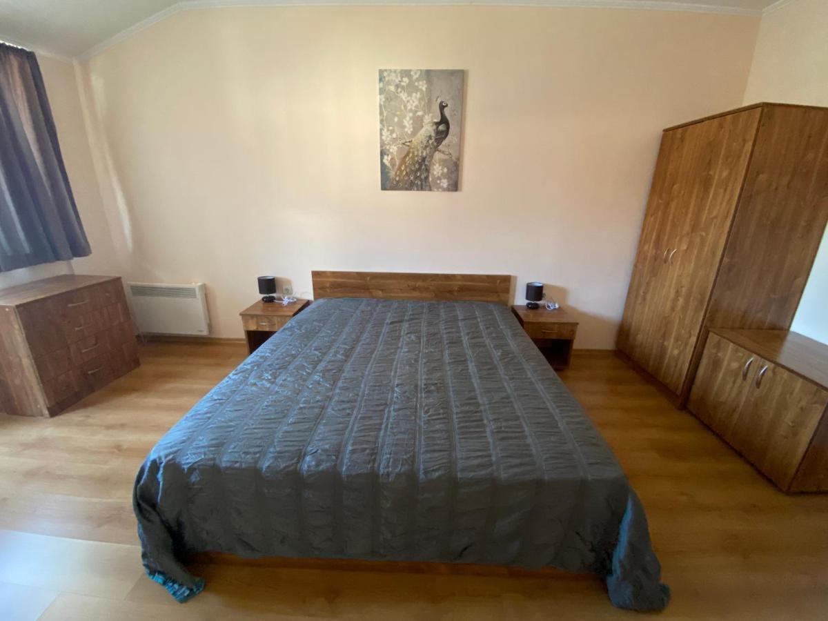 Cedar Next To Lift One Bedroom *