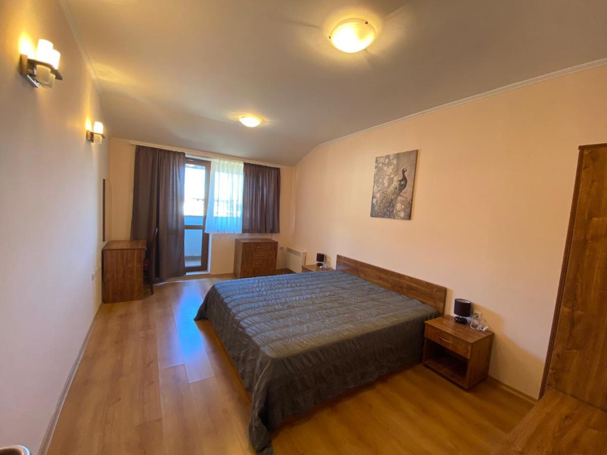 Cedar Next To Lift One Bedroom