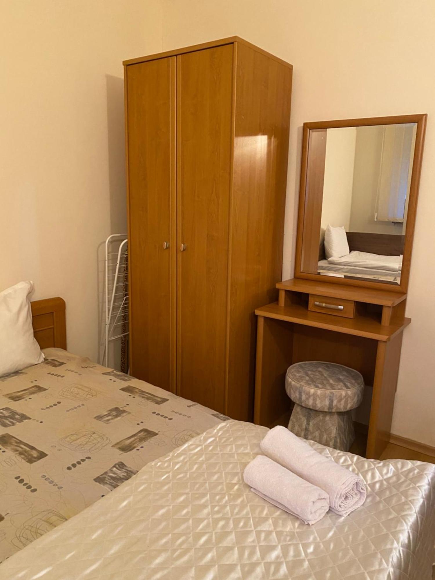 Cedar Next To Lift One Bedroom